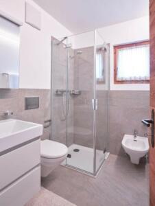 Wohnung-umbauen-renovieren-engadin-albula-esszimmer